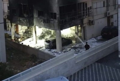 בשל סכסוך שכנים: הצית 3 כלי רכב בחנייה