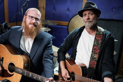 המטפל הרגשי והזמר בדואט מרגש • צפו