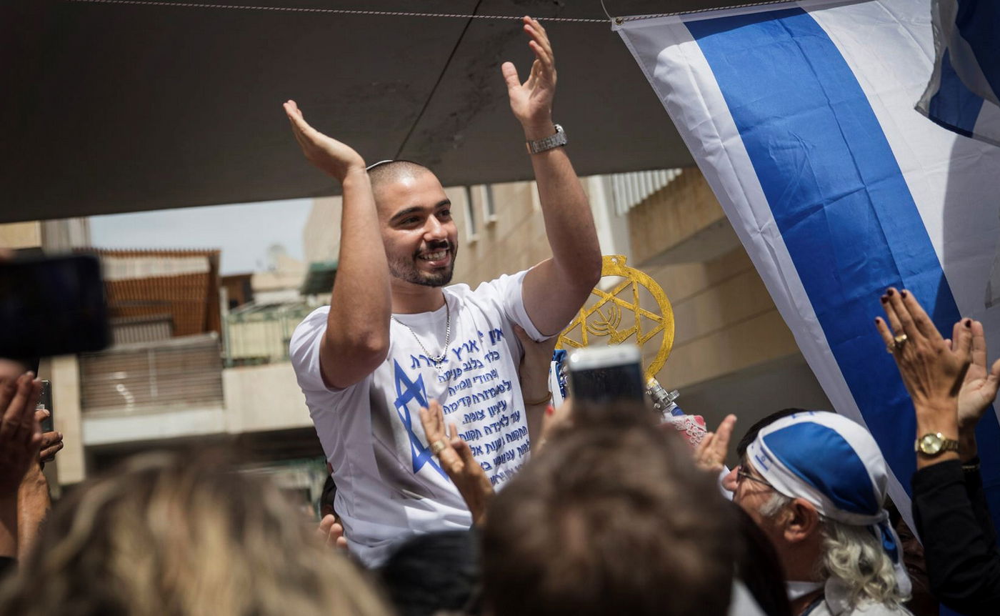 "לוחם מצטיין": אלאור אזריה רוצה רישיון נשק