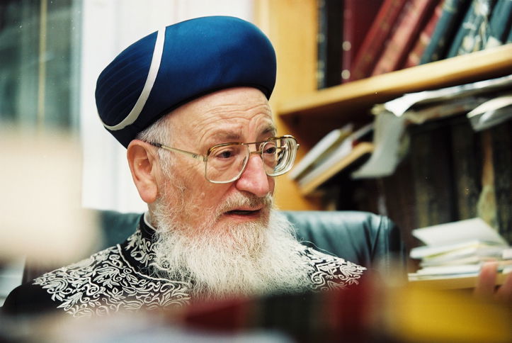 הרב מרדכי אליהו.