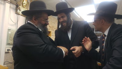 ישראל פרוש במעונו של הרב אברג'ל, היום