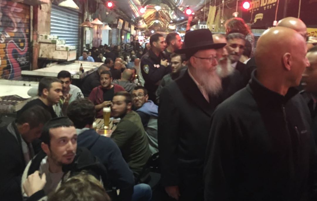 ליצמן בביקור פתע בשוק מחנה יהודה. ארכיון