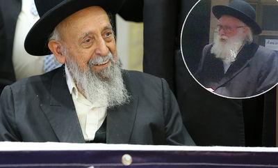 הרב סילמן ביציאה ממעונו של הגר"ש בעדני