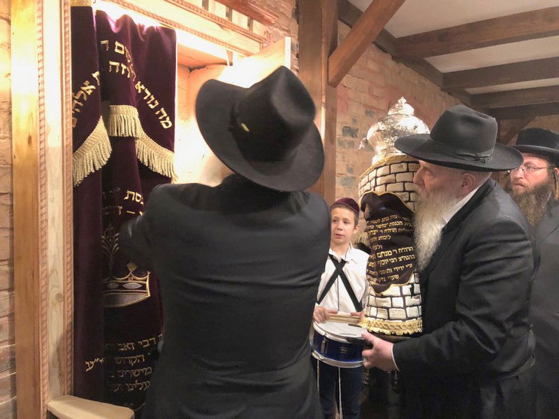 הכנסת ספר תורה לביהכנ"ס בז'יטומיר • גלריה