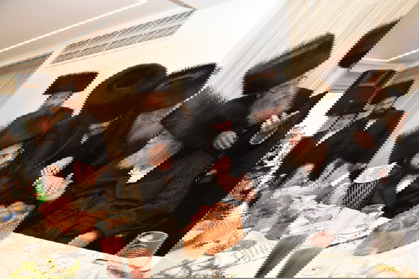 החזן וה'ספודיק' הגוראי בשמחת בעלזא • צפו