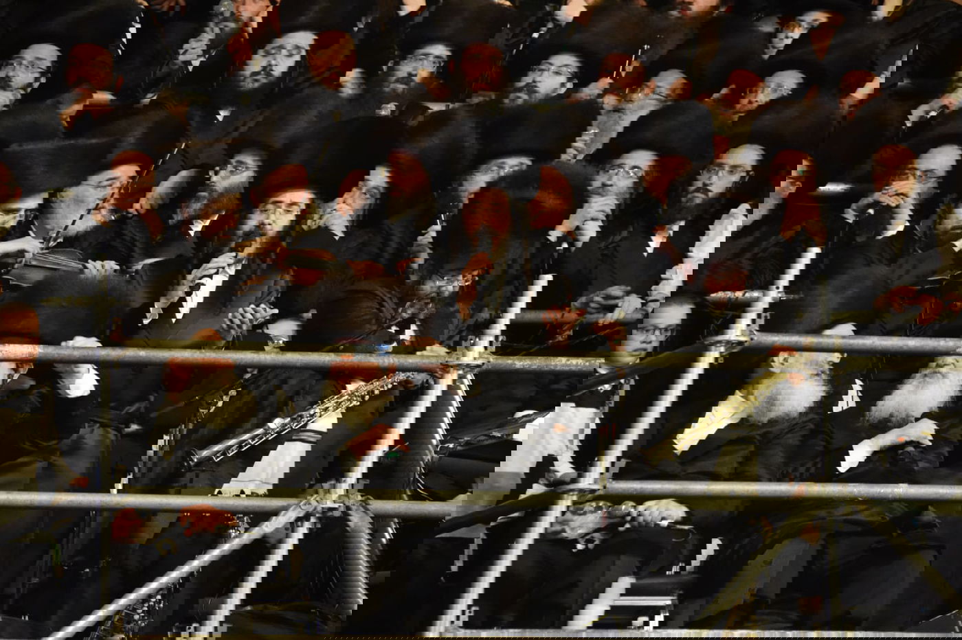 החזן וה'ספודיק' הגוראי בשמחת בעלזא • צפו