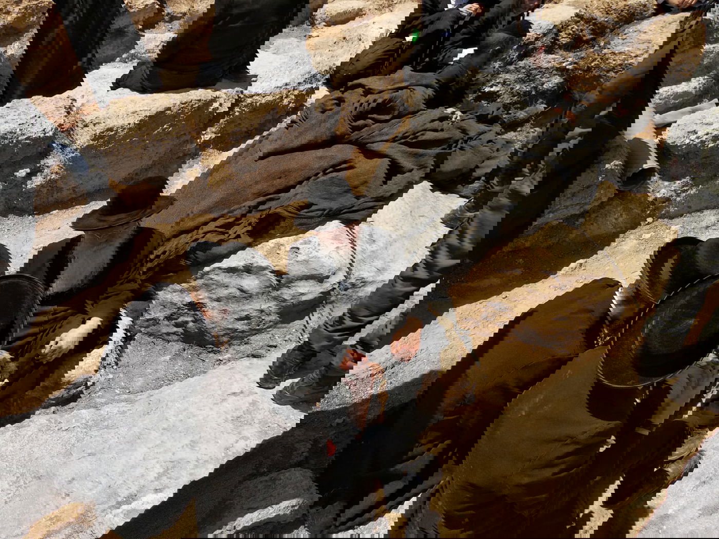 כביש 38: המפגינים החרדים השתלטו על שטח הקברים