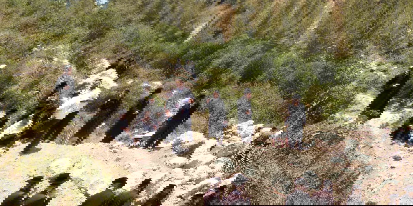 כביש 38: המפגינים החרדים השתלטו על שטח הקברים