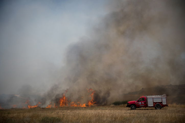 נאבקים באש:  כך נראה  טרור העפיפונים. צפו