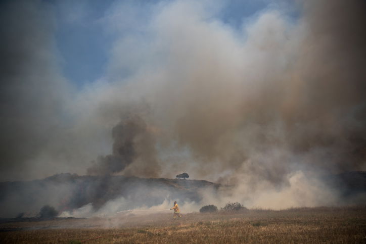 נאבקים באש:  כך נראה  טרור העפיפונים. צפו