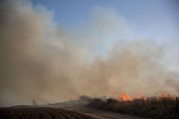 נאבקים באש:  כך נראה  טרור העפיפונים. צפו