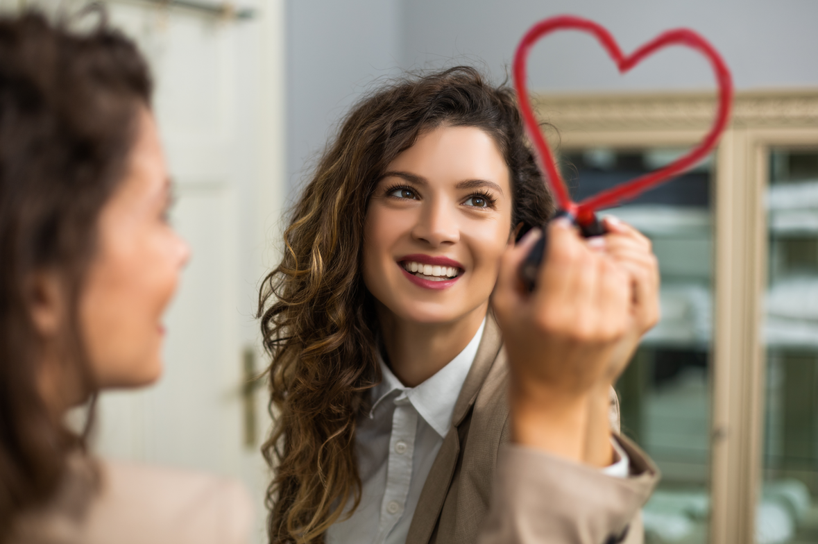 מה את רואה כשאת מביטה במראה?