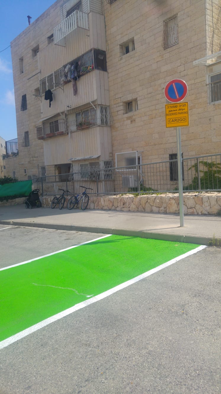 חניות התושבים סומנו בירוק: "גם ככה אנחנו סובלים"