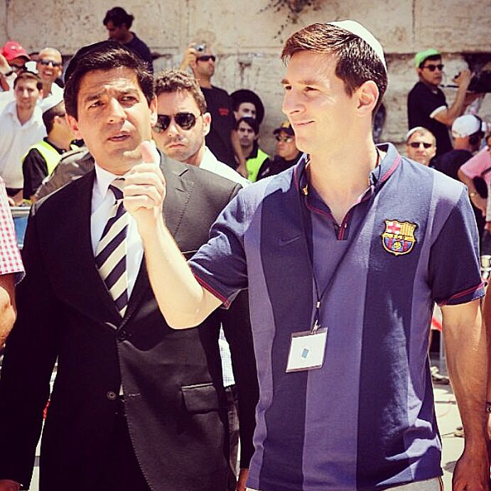 דחף לביטול המשחק. ליאו מסי בביקור בכותל המערבי