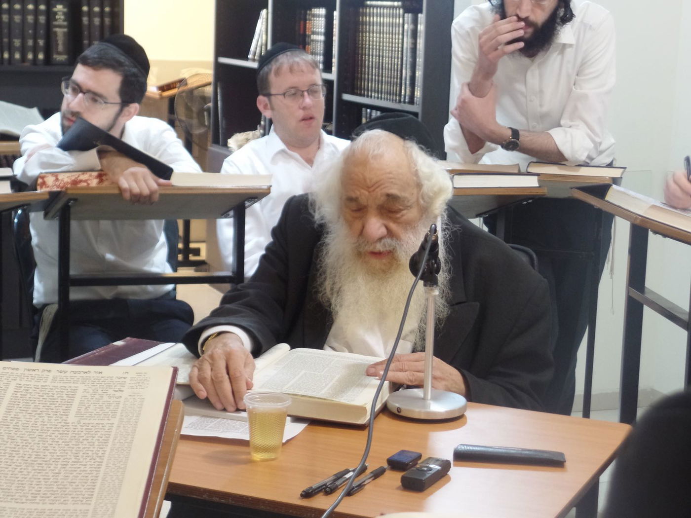 הגרב"ש דויטש. ירים את קרנן של ישיבות "הפלג"?