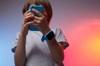 צרפת: נאסר שימוש בסלולרי בבתי הספר