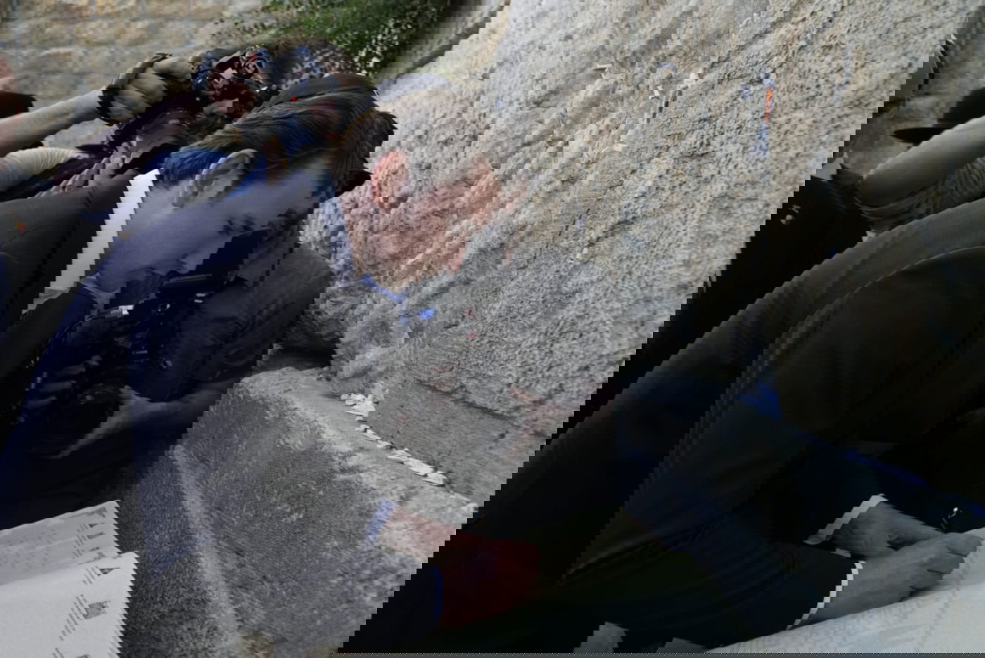 קורץ כותב בספר האורחים