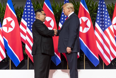 עשו היסטוריה: נשיא ארה"ב ושליט צפון קוריאה נפגשו
