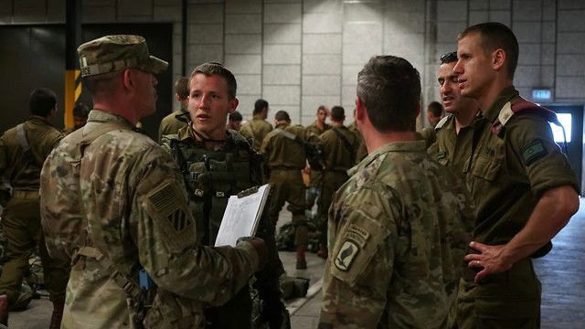 מרהיב: הצנחנים הישראלים התאמנו בפולין