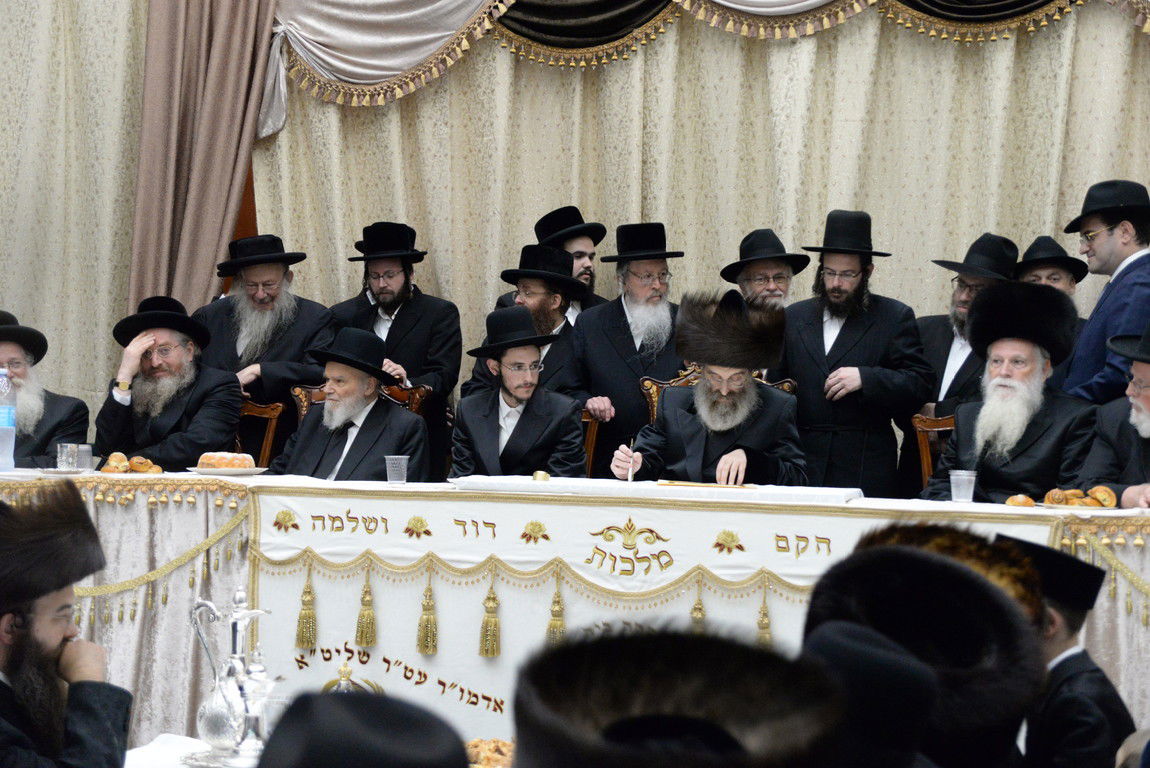 שמחת אירוסי בת האדמו"ר מסאדיגורא • צפו