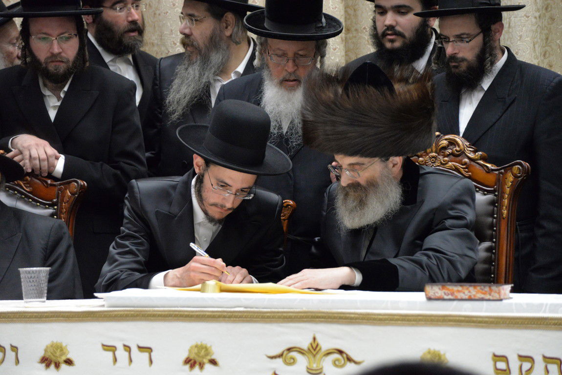 שמחת אירוסי בת האדמו"ר מסאדיגורא • צפו