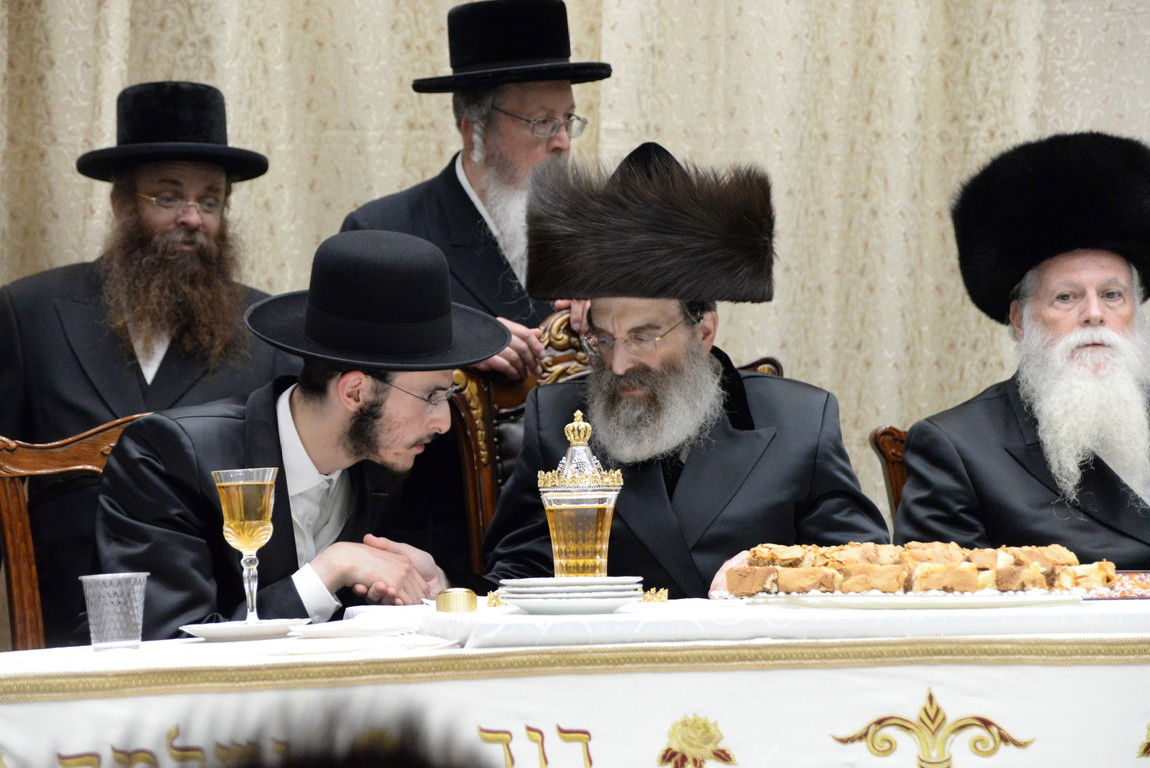 שמחת אירוסי בת האדמו"ר מסאדיגורא • צפו