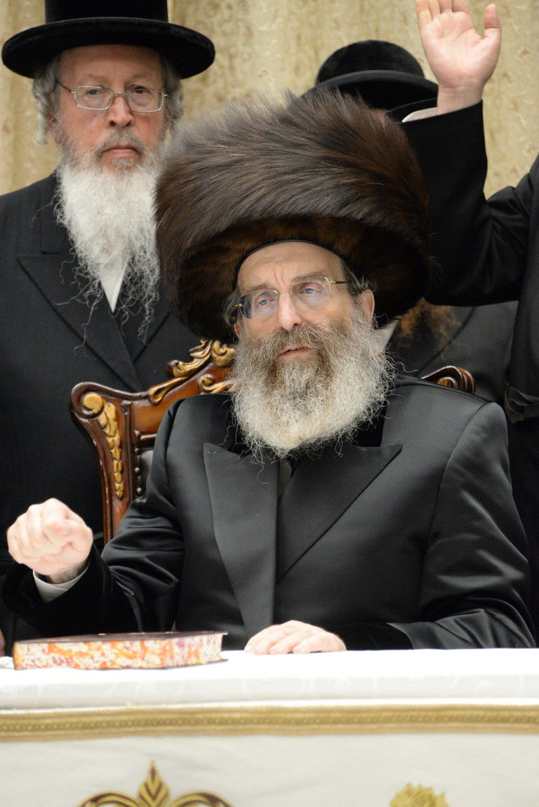 שמחת אירוסי בת האדמו"ר מסאדיגורא • צפו