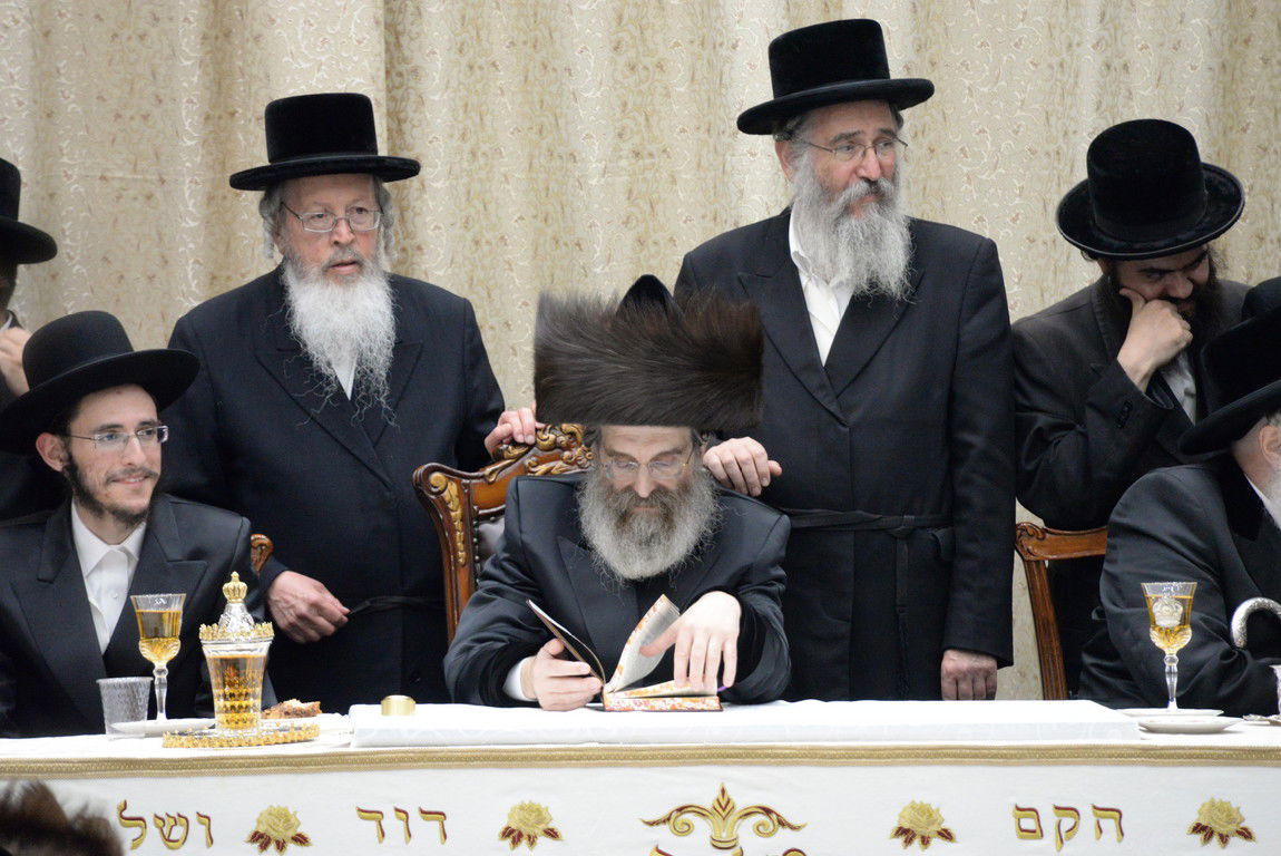 שמחת אירוסי בת האדמו"ר מסאדיגורא • צפו