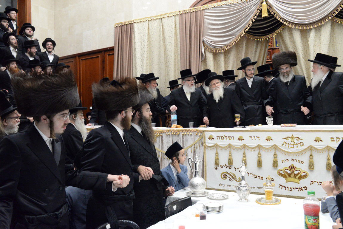 שמחת אירוסי בת האדמו"ר מסאדיגורא • צפו