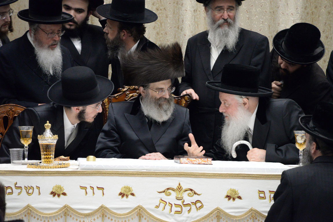 שמחת אירוסי בת האדמו"ר מסאדיגורא • צפו