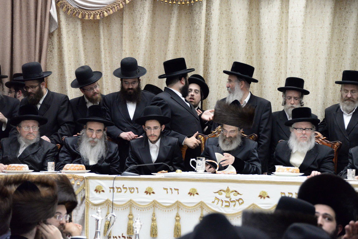 שמחת אירוסי בת האדמו"ר מסאדיגורא • צפו