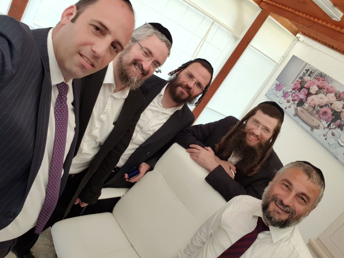 הנציגים בפגישה עם אבוטבול. ארכיון