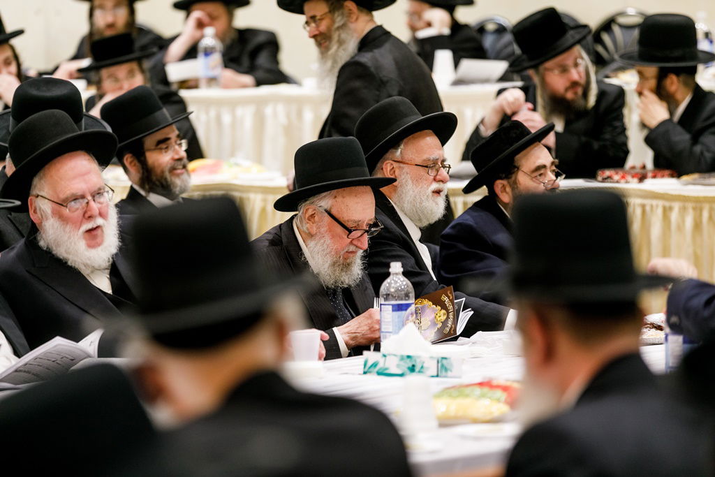 חומש סעודה לילדי סאטמר בבורו פארק. צפו