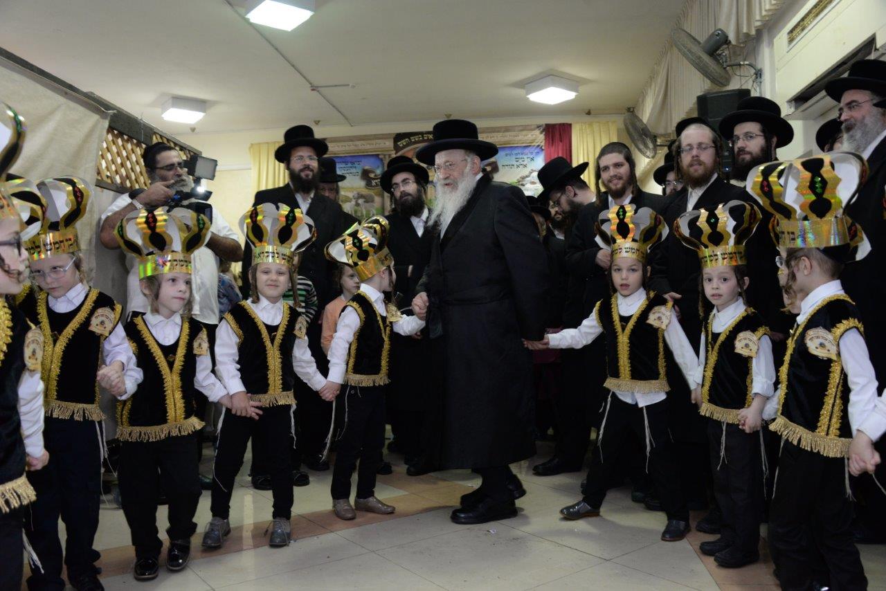 ילדי צאנז בחיפה חגגו במסיבת חומש • צפו