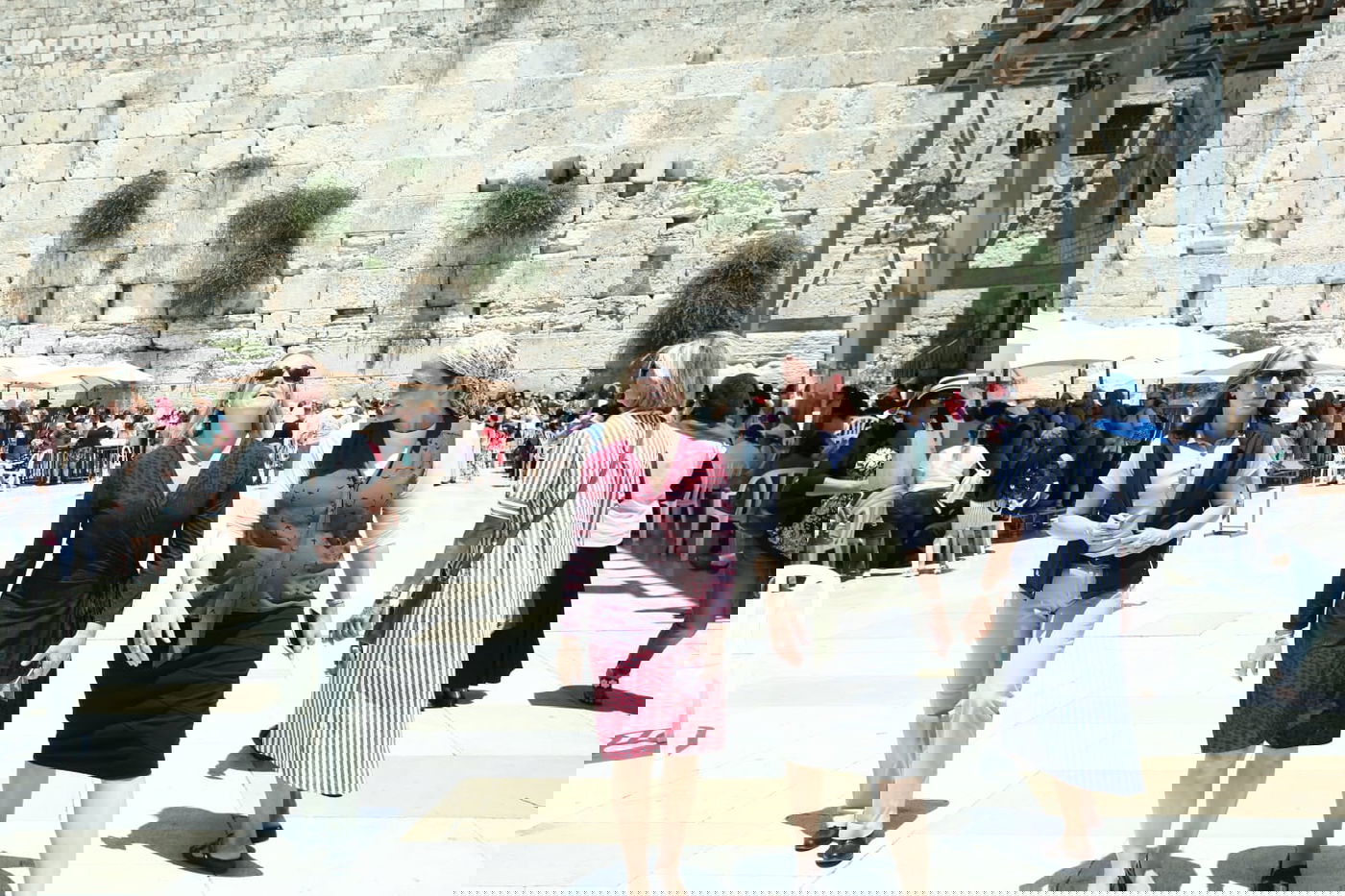 קירסטן נילסן ביקרה בכותל והודתה לאלוקים • צפו