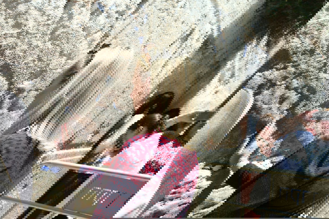 קירסטן נילסן ביקרה בכותל והודתה לאלוקים • צפו