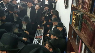 שר התורה ניחם את ראש הישיבה •  תיעוד