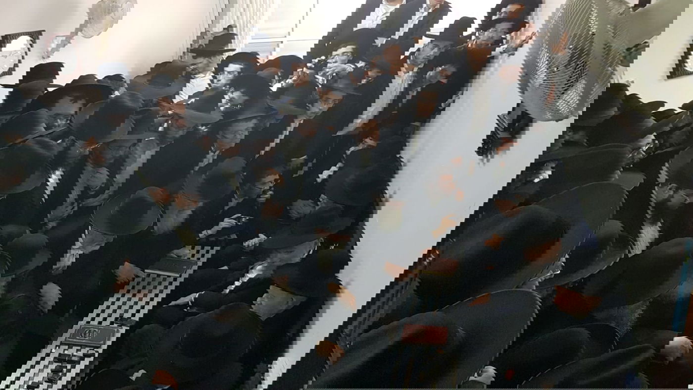 שר התורה ניחם את ראש הישיבה •  תיעוד