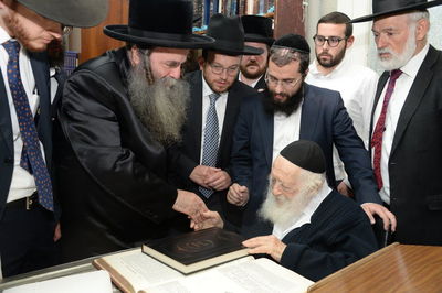 הגר"ח קנייבסקי פסק: "מותר לחלל שבת להציל גוי"