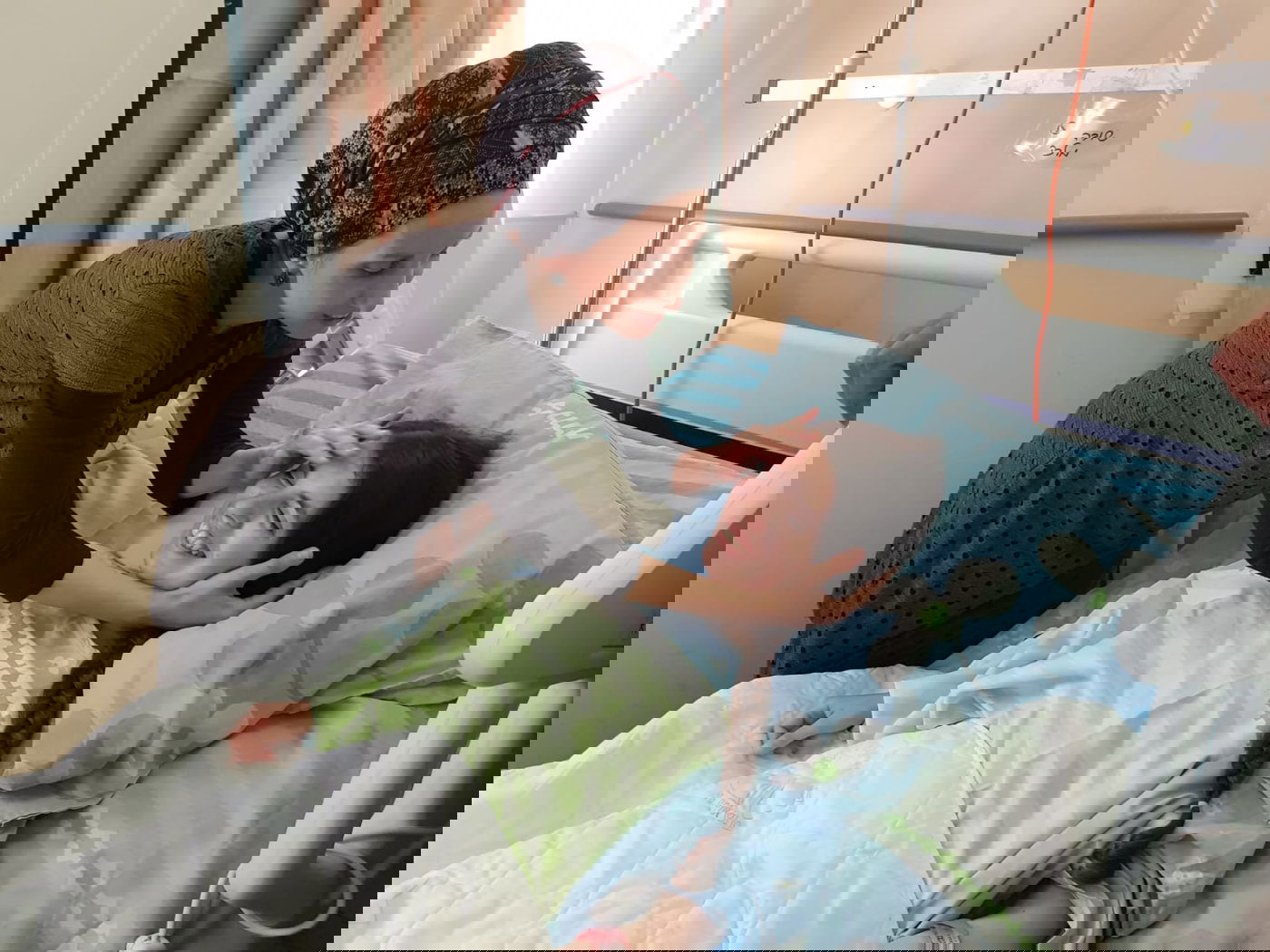 שובה ואמה הנרגשת