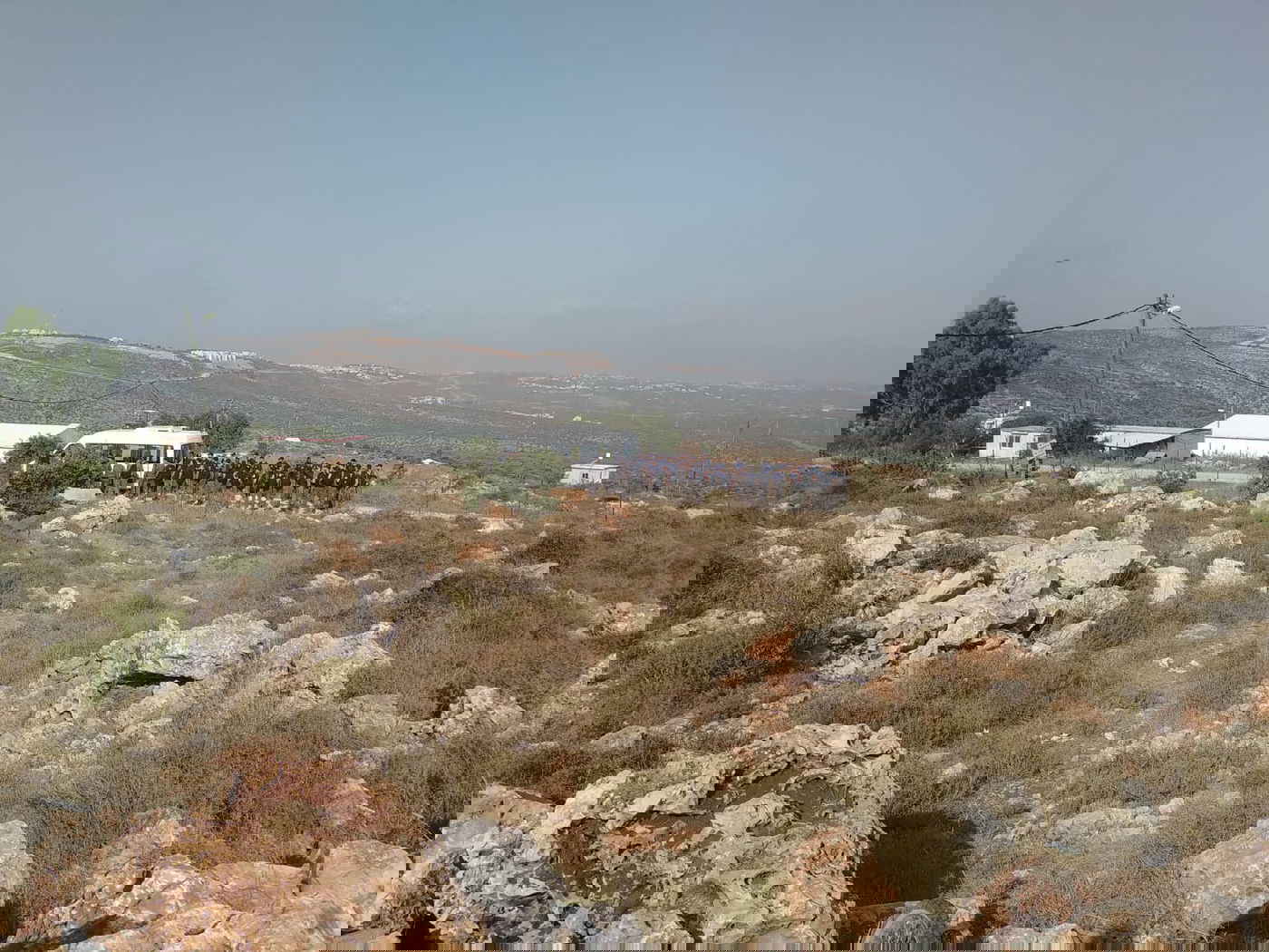 מאות שוטרים מפנים את תושבי תפוח מערב