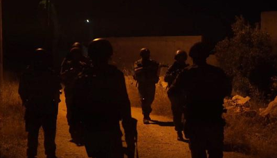 החיילים מפוצצים את חומרי הנפץ