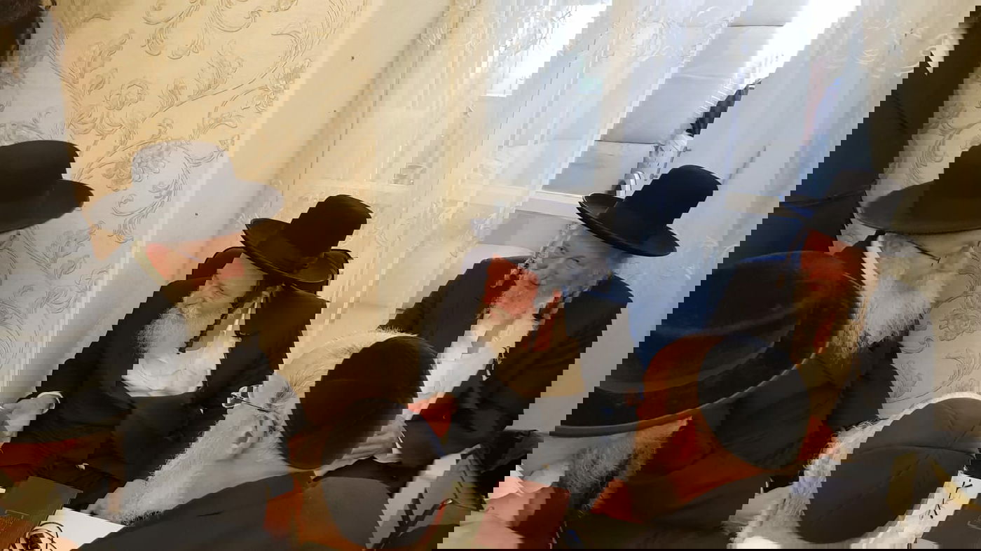 סגן השר ליצמן ניחם את מנכ"ל המרכז העולמי של חסידות גור