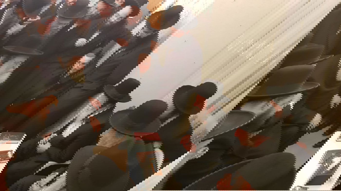 סגן השר ליצמן ניחם את מנכ"ל המרכז העולמי של חסידות גור