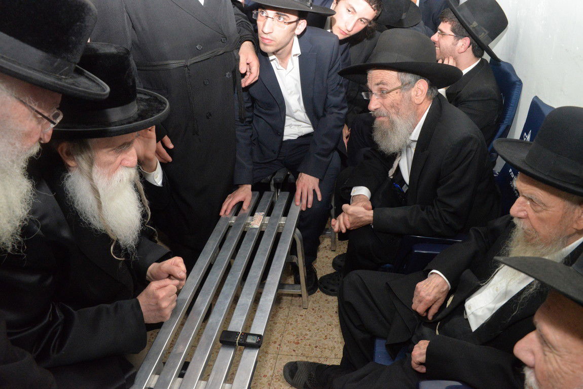 בעריש תיעד: הניחום אצל הגר"ג אדלשטיין