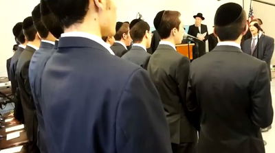 תלמידי הישיבה שרו את ההמנון האמריקאי