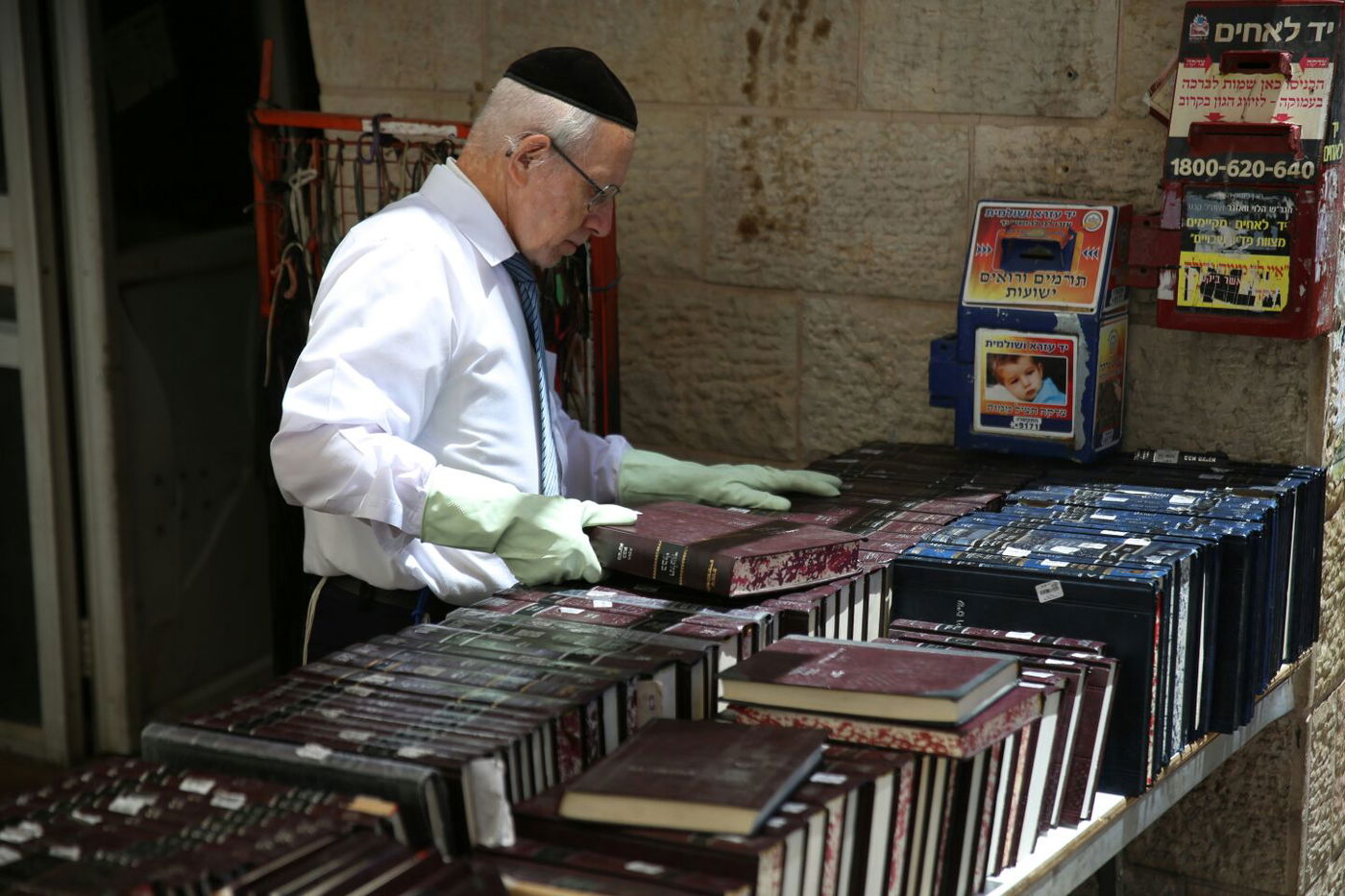 תיעוד מיוחד: שבוע הספר בשכונת גאולה