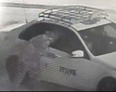 הגנב פורץ לדירה