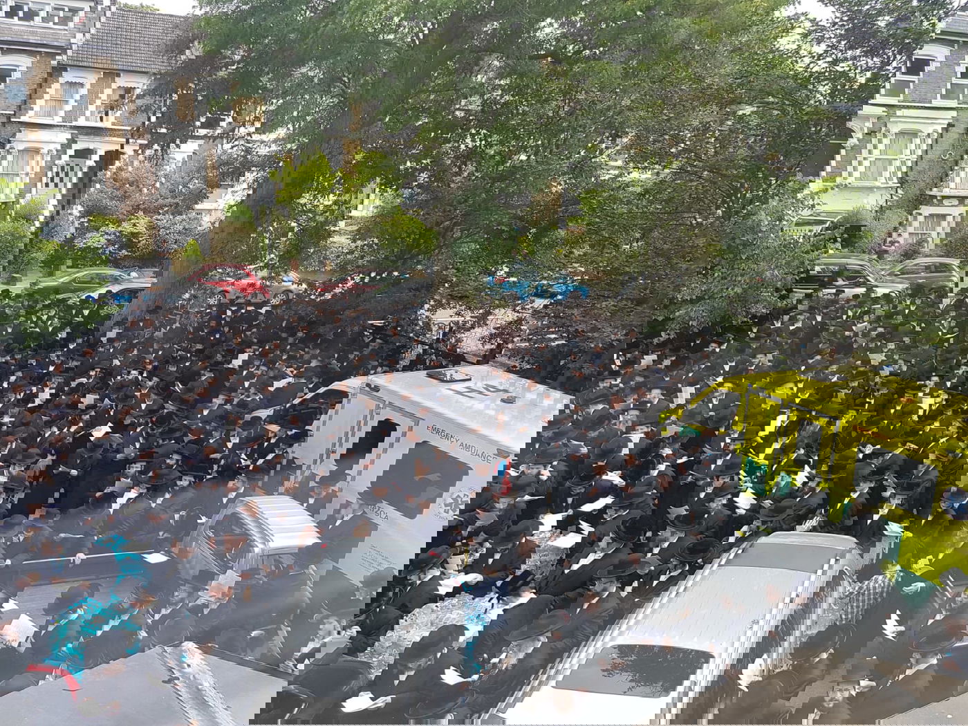 "גזירת החינוך בלונדון - בגלל שאנחנו מפלים ילדים וילדות"