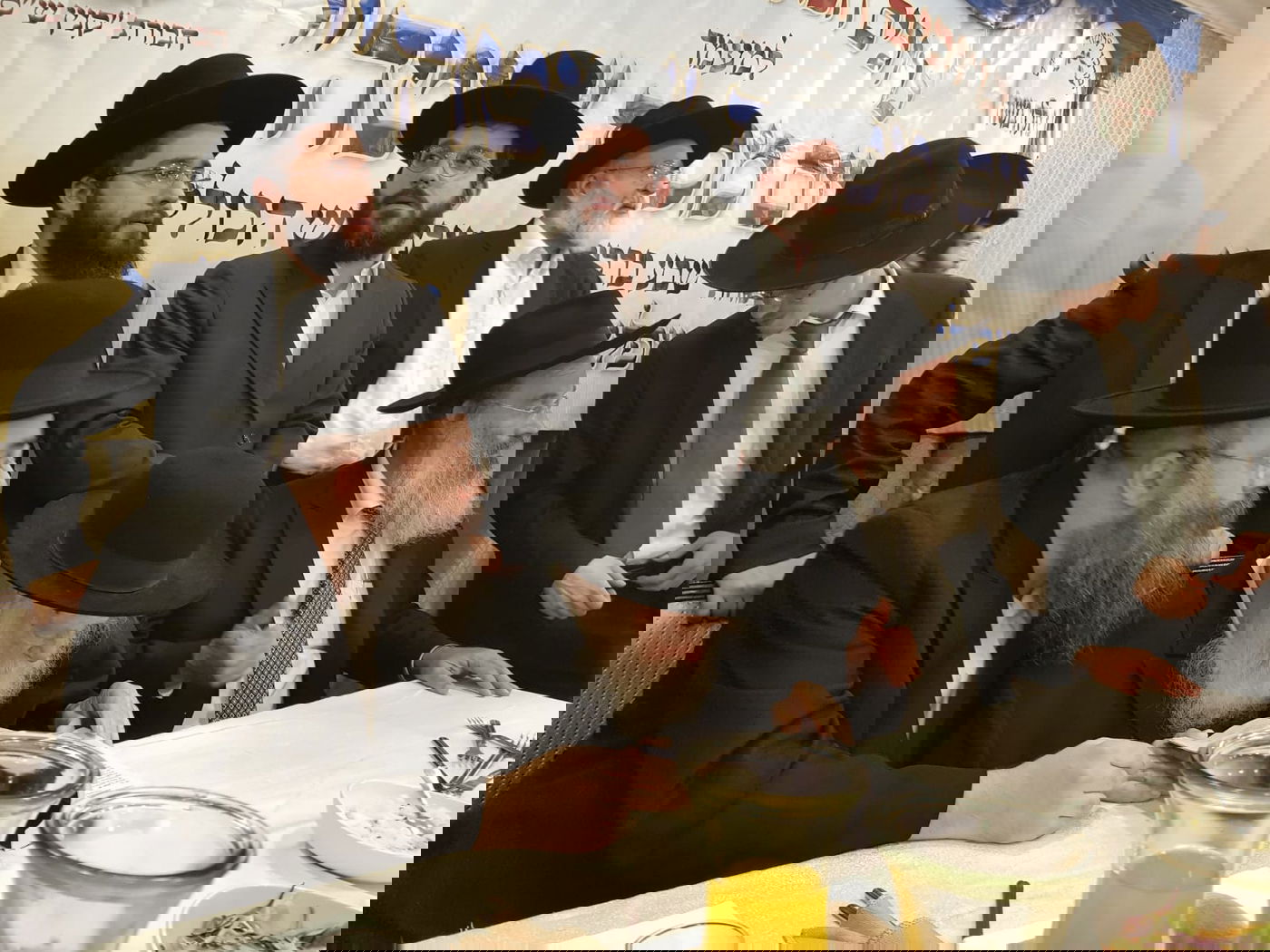 צפו: מרן הרב קנייבסקי רקד עם מסיימי מסכתות